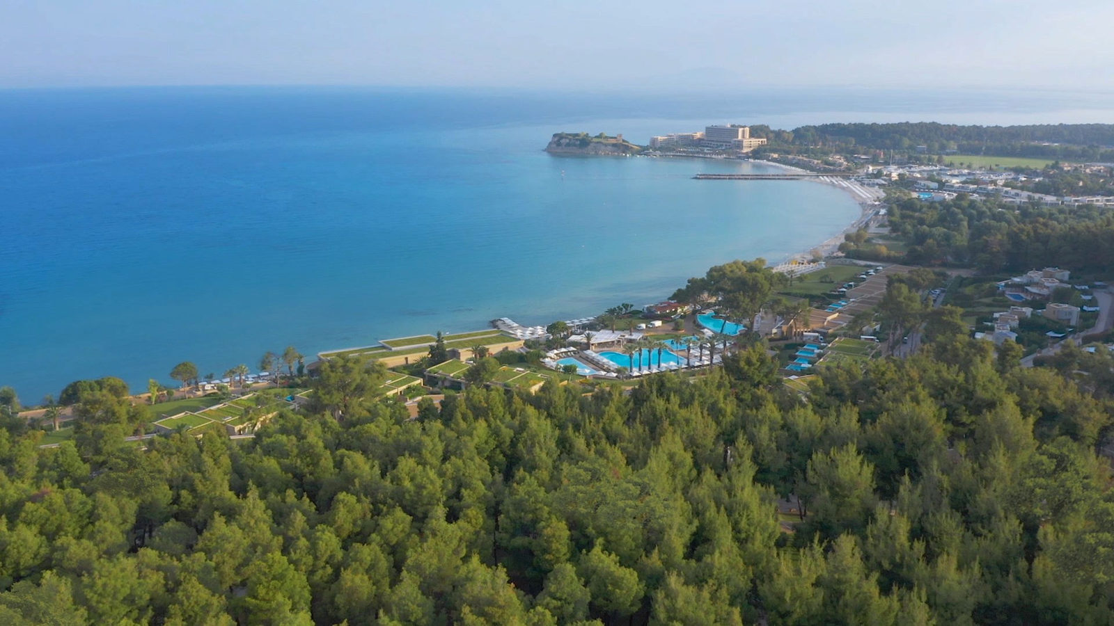 Vista aérea de la costa de Sani Resort, Grecia
